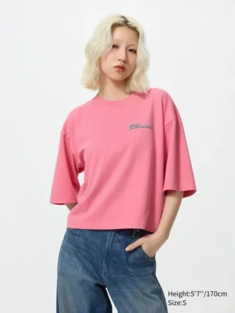 Babymonster UT Cropped Graphic T-shirt til kvinder