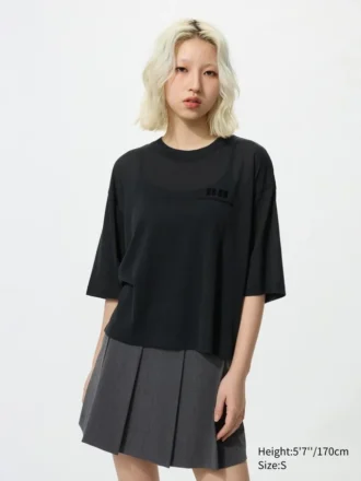 Babymonster UT Cropped Graphic T-shirt til kvinder | Gennemsigtig
