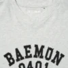 Babymonster UT kort T-shirt med grafisk print til kvinder | V-hals