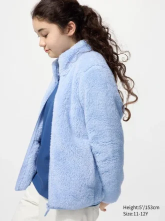 Børnejakke i fluffy fleece med gennemgående lynlås