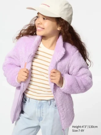 Børnejakke i fluffy fleece med gennemgående lynlås