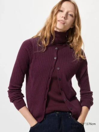 Kort ribstrikket cardigan i merinould for kvinder