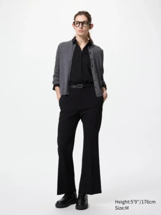 Kort ribstrikket cardigan i merinould for kvinder