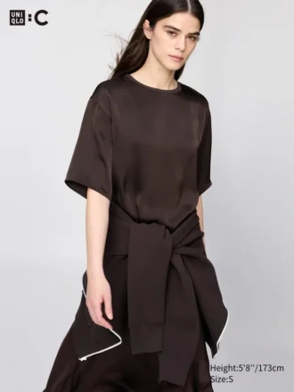 Oversized kort bluse i satin til kvinder | Halve ærmer