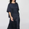 Oversized kort bluse i satin til kvinder | Halve ærmer
