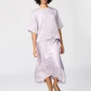 Oversized kort bluse i satin til kvinder | Halve ærmer