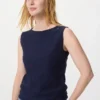 Shirring-T-shirt uden ærmer med bådudskæring til kvinder