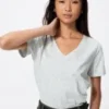 V-hals T-shirt i slubbet bomuld til kvinder